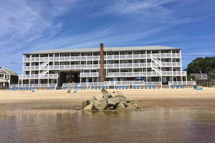 Surfside Hotel and Suites