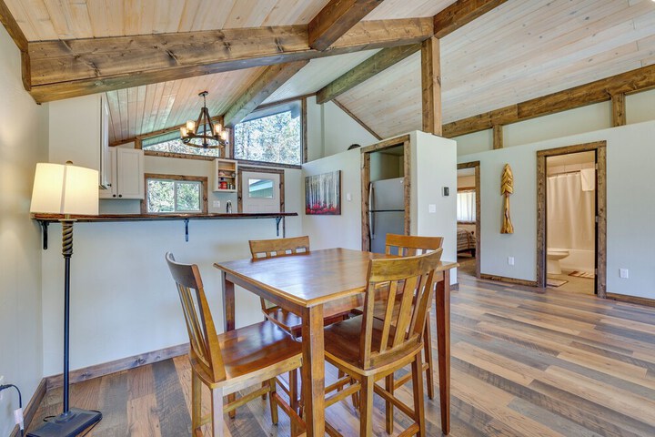 Donnelly Cabin w / Fire Pit: 5 Mi to Boat & Ski!