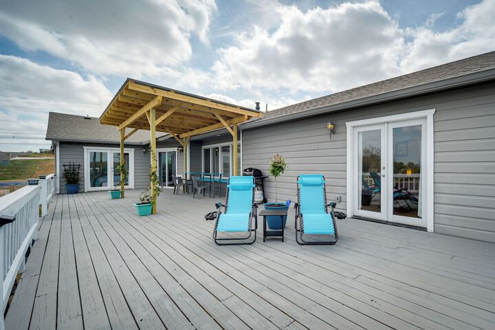 Pet-friendly Texas Retreat w / Deck & Gas Grill!