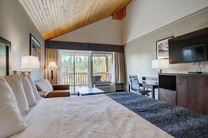 Whitefish Riverfront Hotel