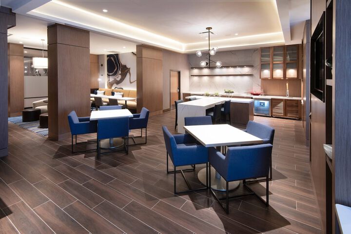 Lounge 55 of 61