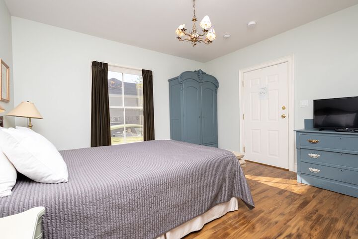 Room 42 of 77