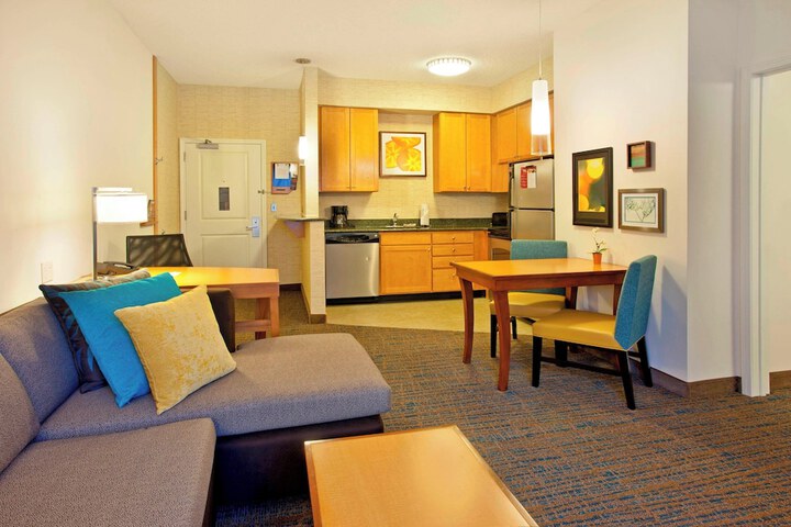 Room 27 of 32