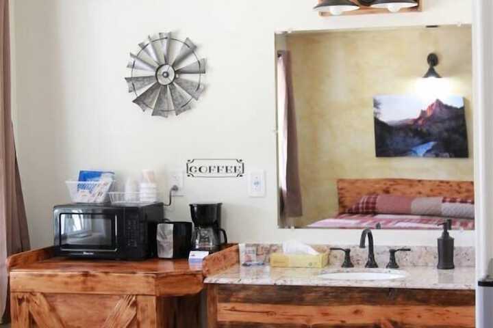 Hurricane Hideaway Lodging