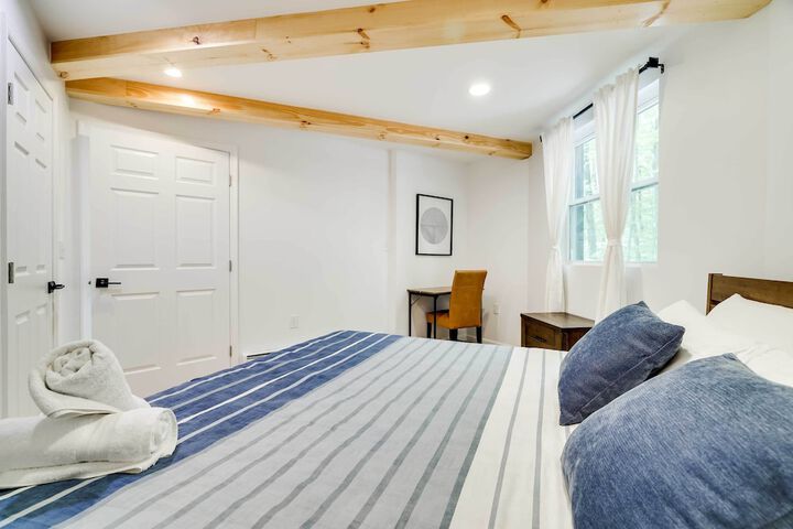Private Deck & Grill: Pocono Pines Retreat!