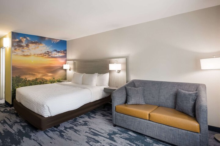 Room 32 of 53