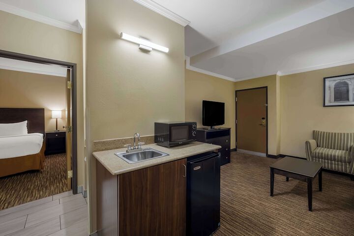 Room 9 of 25
