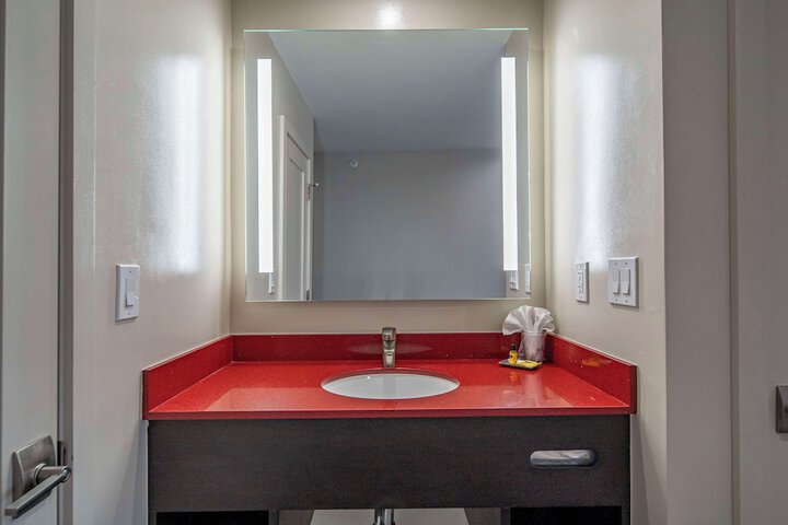 Room 5 of 11