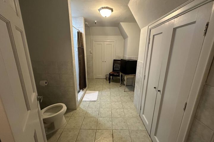 Room 42 of 65
