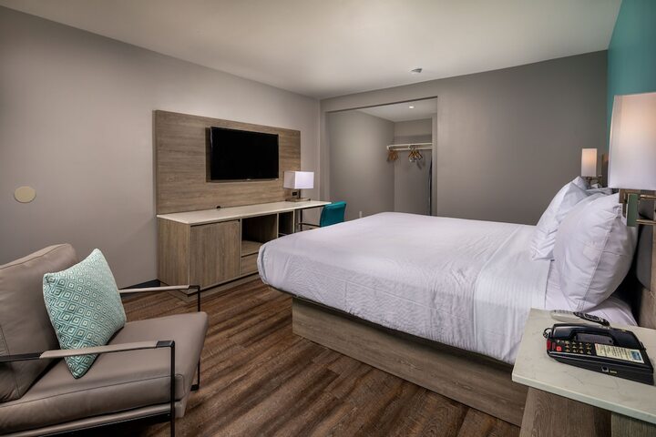 Room 32 of 37