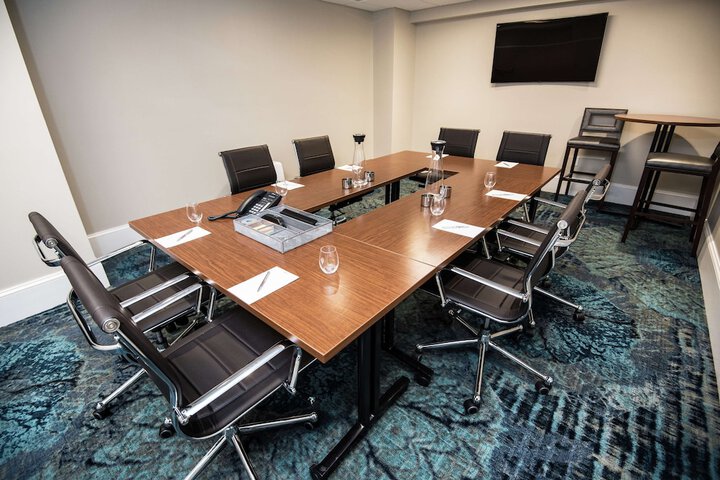 Redmont Hotel Birmingham Curio Collection by Hilton