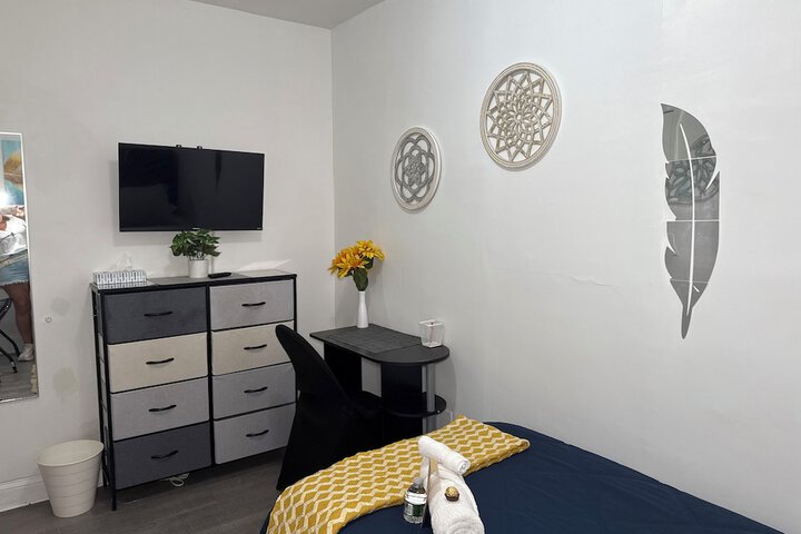 Modern Private Share Bedroom Bus stop to NYC
