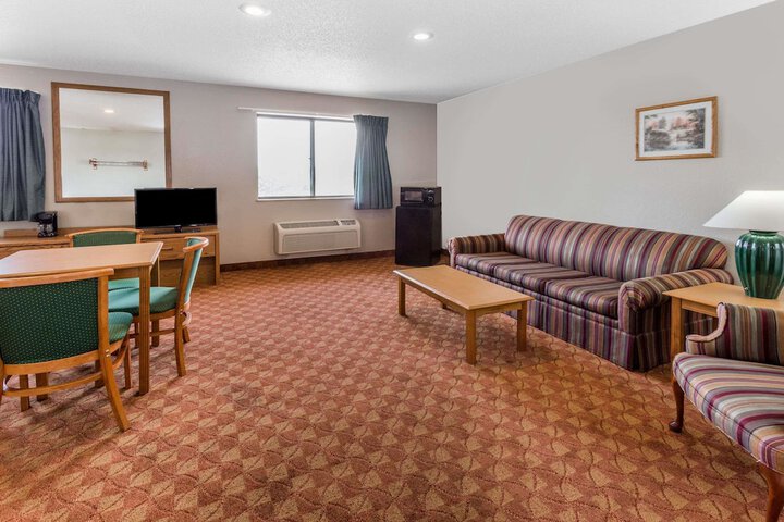 Room 8 of 15