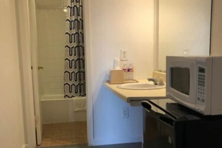 Room 13 of 18