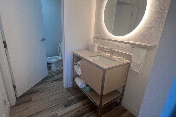 Room 19 of 46