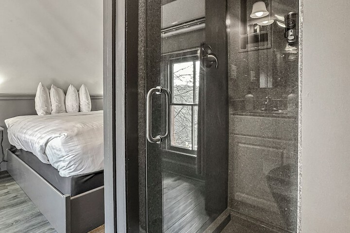 Captain Wohlt Inn Bed & Breakfast