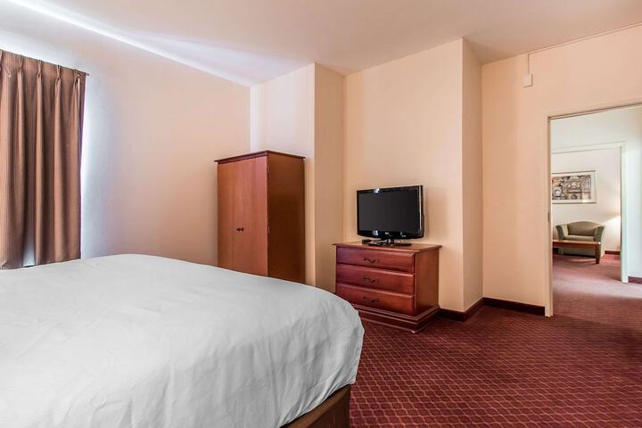Room 8 of 32