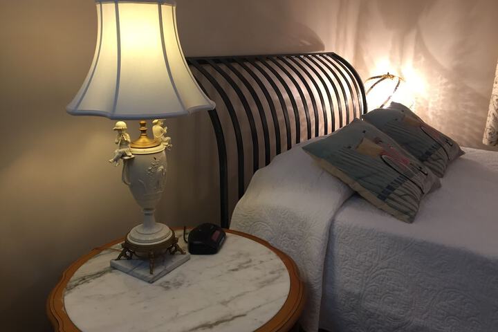 Room 37 of 73