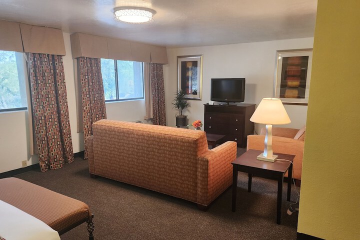 Mariposa Hotel
