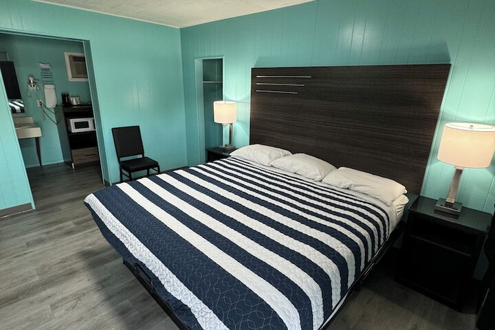 Acorn Motel