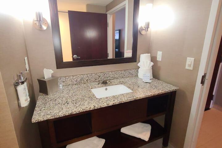 Holiday Inn Express & Suites Utica by IHG