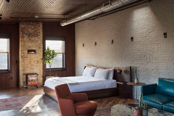 Room 16 of 18