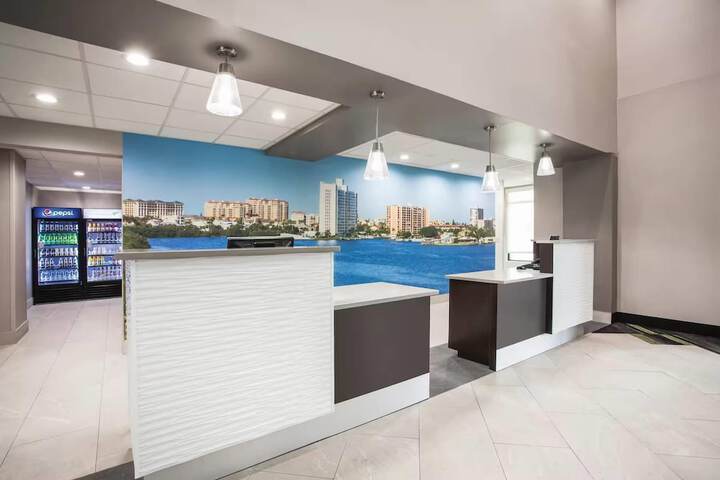 Comfort Inn & Suites Clearwater South - Pinellas Park