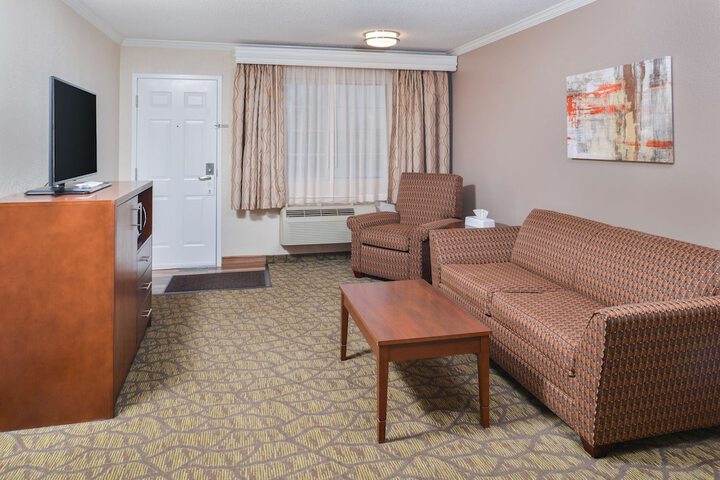 Room 27 of 40