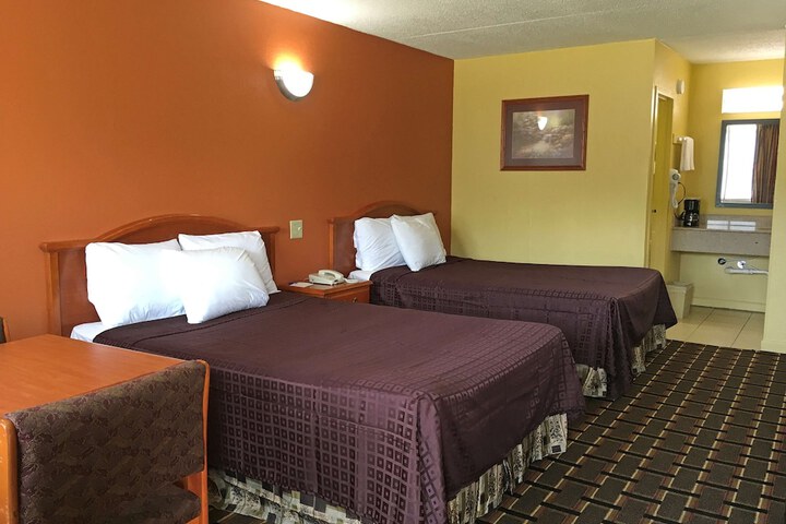 Room 8 of 10