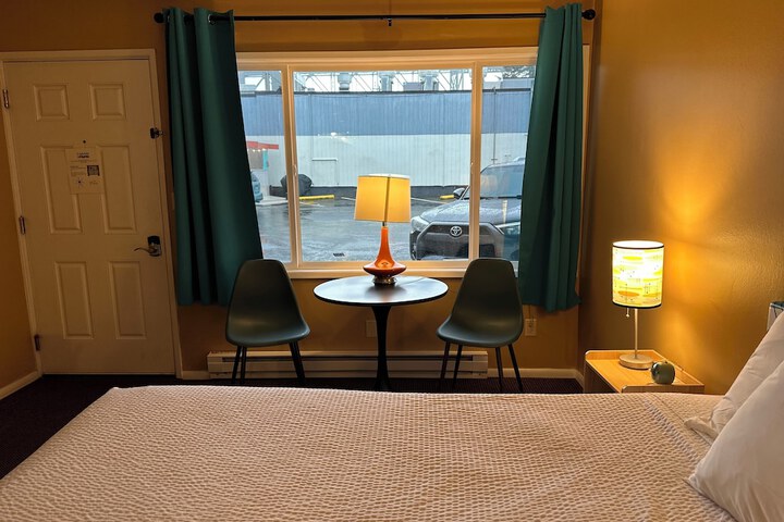 Room 25 of 65