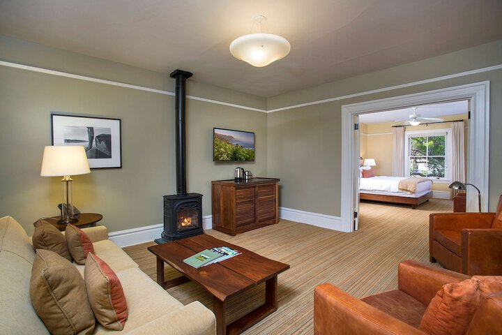 Room 25 of 83