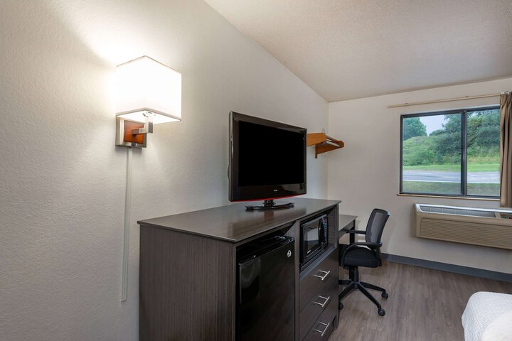 Days Inn by Wyndham Somerset PA I-70 I-76