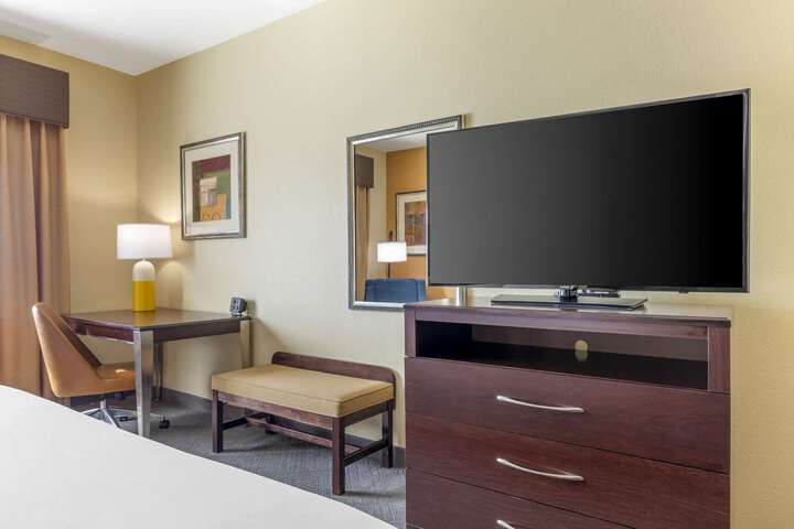 Comfort Inn & Suites (Formerly Executive Inn & Suites Mexia)