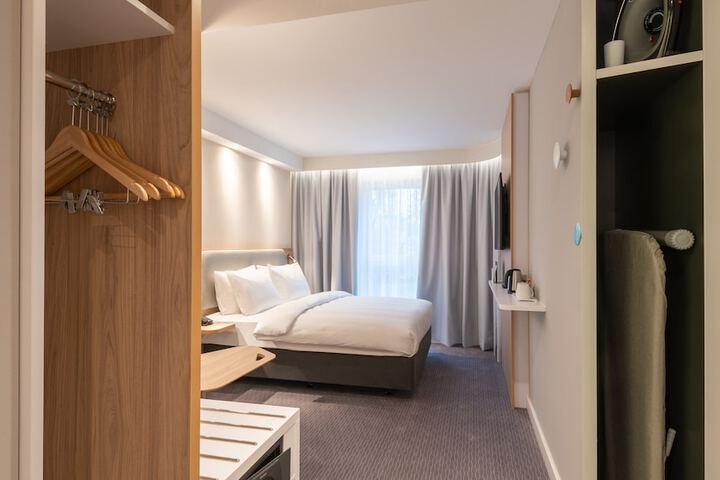 Room 43 of 97