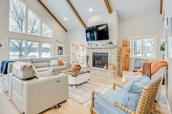 Lakefront Rhinelander Cottage w / Private Dock!