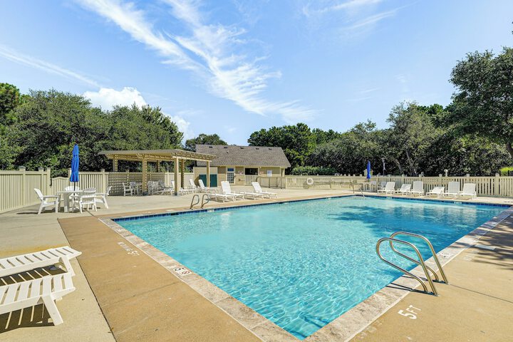 Corolla Vacation Rental w / Pool Walk to Beach!