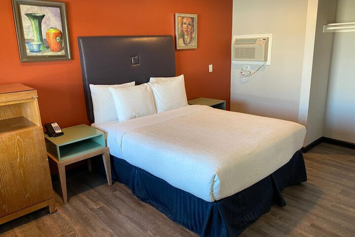 Room 33 of 35