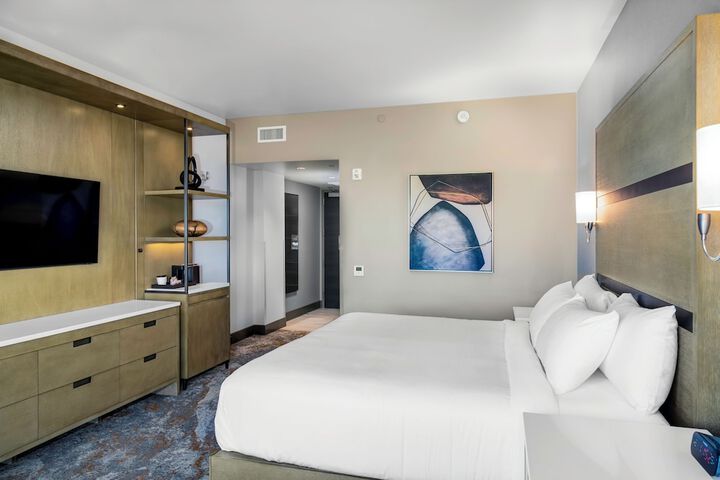 Room 13 of 30