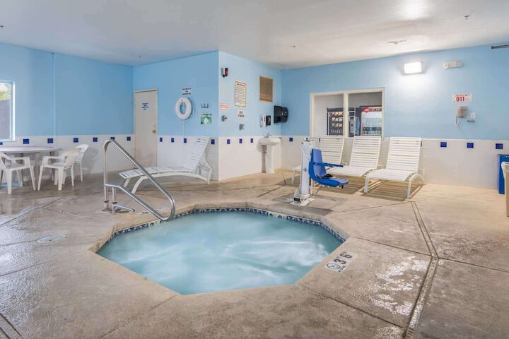 Pool 14 of 35