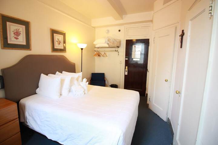 Room 11 of 37