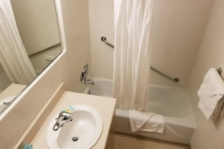 Room 93 of 229