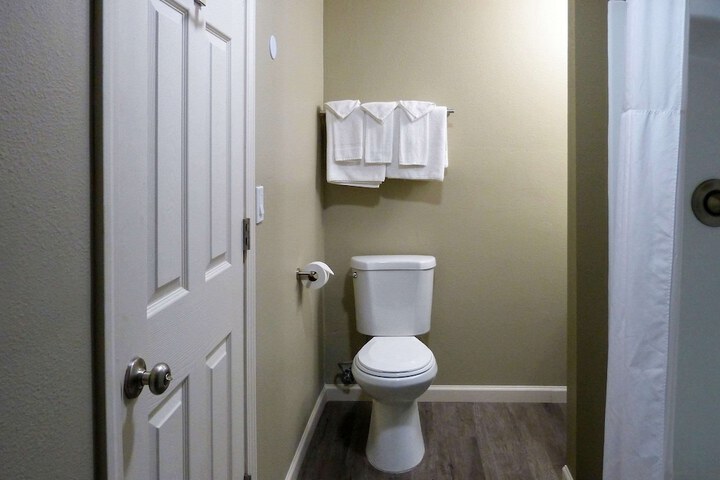 Rodeway Inn & Suites Ontario