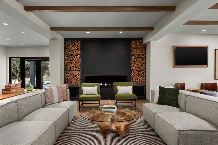 The Inelle Oakhurst Yosemite, a Tribute Portfolio Hotel