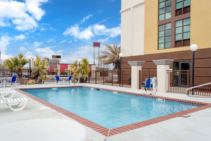 Pool 4 of 39