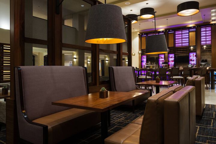 Lounge 51 of 57