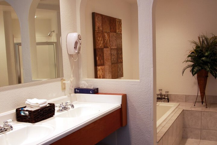 Western Royal Inn
