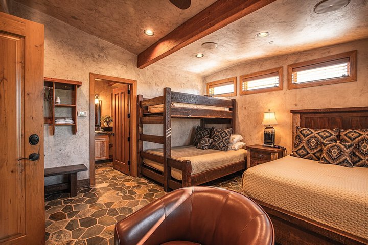 Room 45 of 148