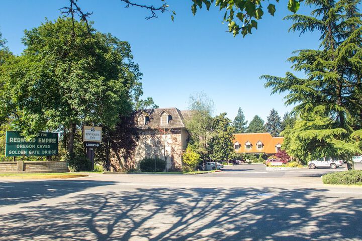 Riverside Inn