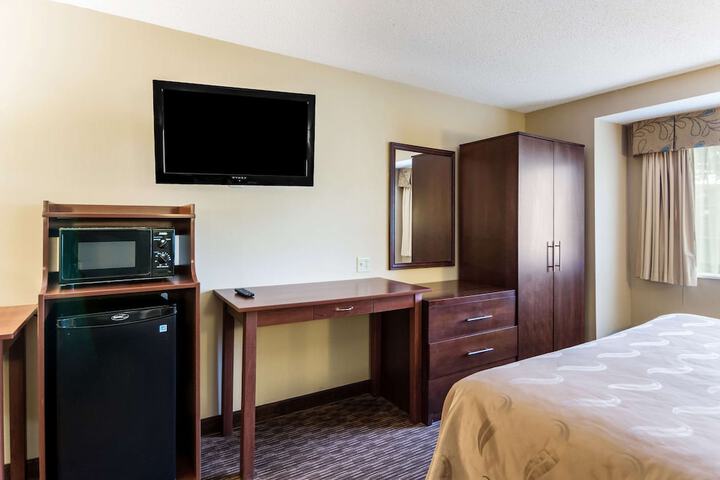 Room 8 of 30