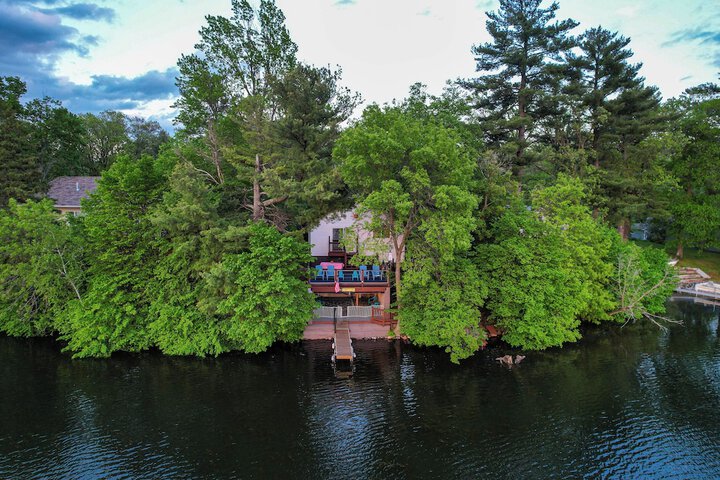 Lakefront Family Retreat w / Private Dock!